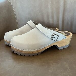 MIA Light taupe leather clogs 39